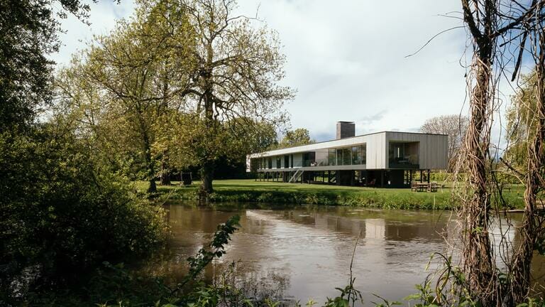 Contemporary Modern House image 5