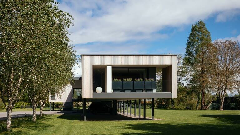 Contemporary Modern House image 13