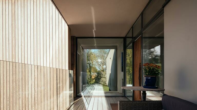 Contemporary Modern House image 15