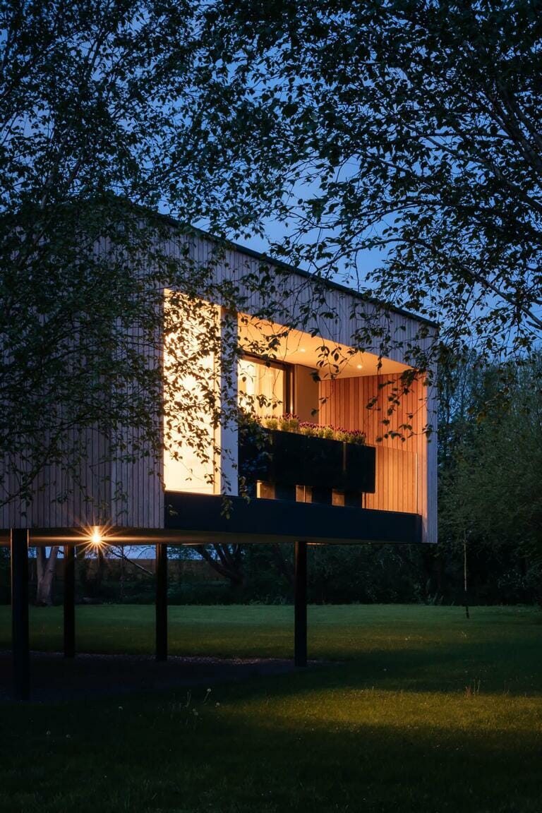 Contemporary Modern House image 3