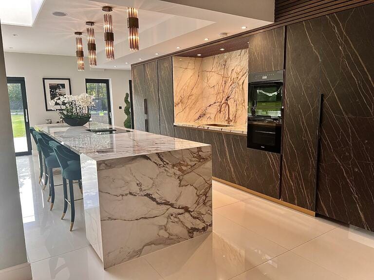 South London Detached Home image 2