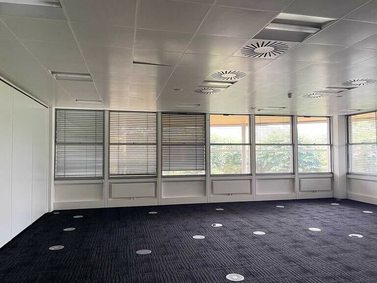 Fully Vacant Office image 26