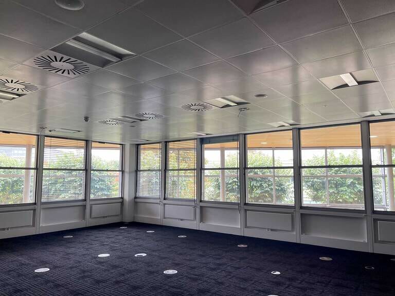 Fully Vacant Office image 27