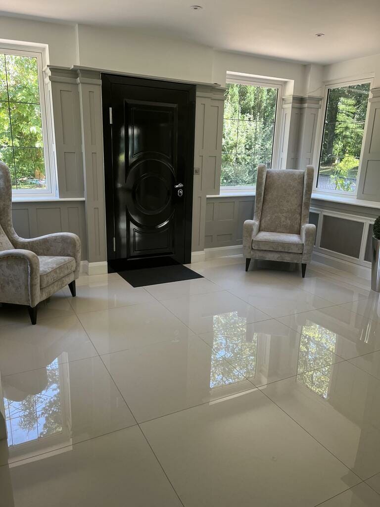 South London Detached Home image 13