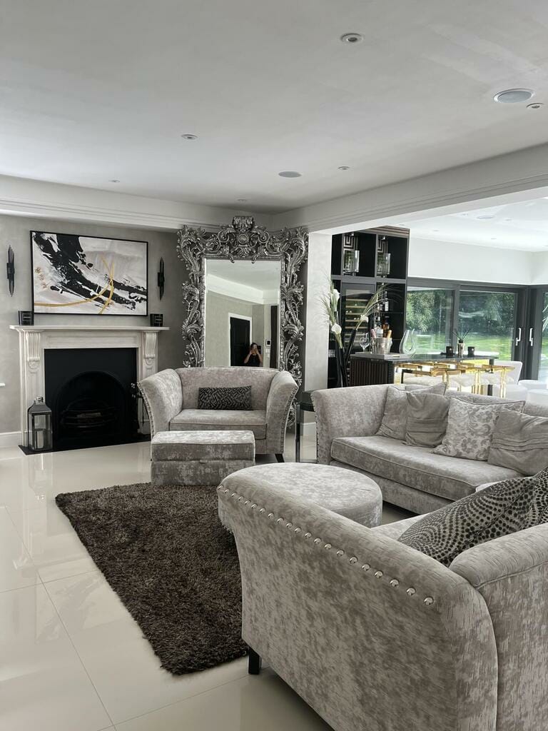 South London Detached Home image 9