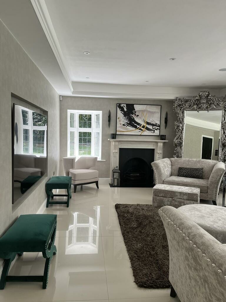 South London Detached Home image 8
