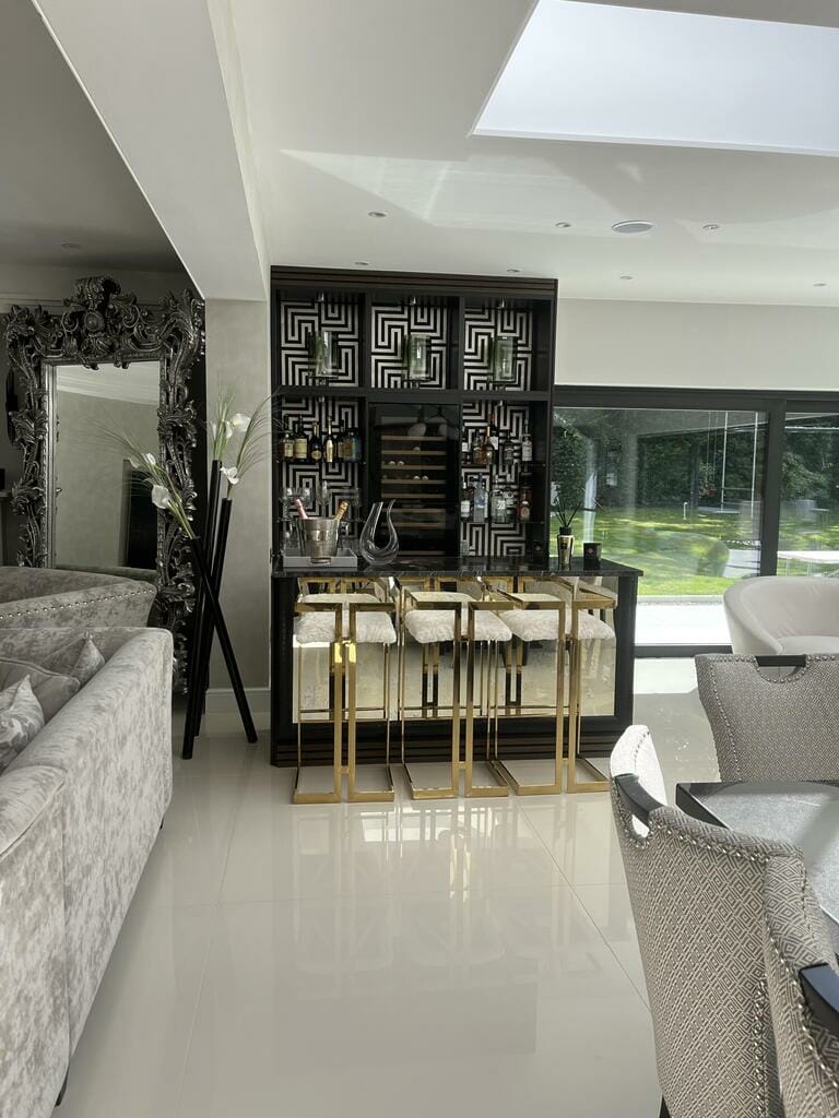 South London Detached Home image 6