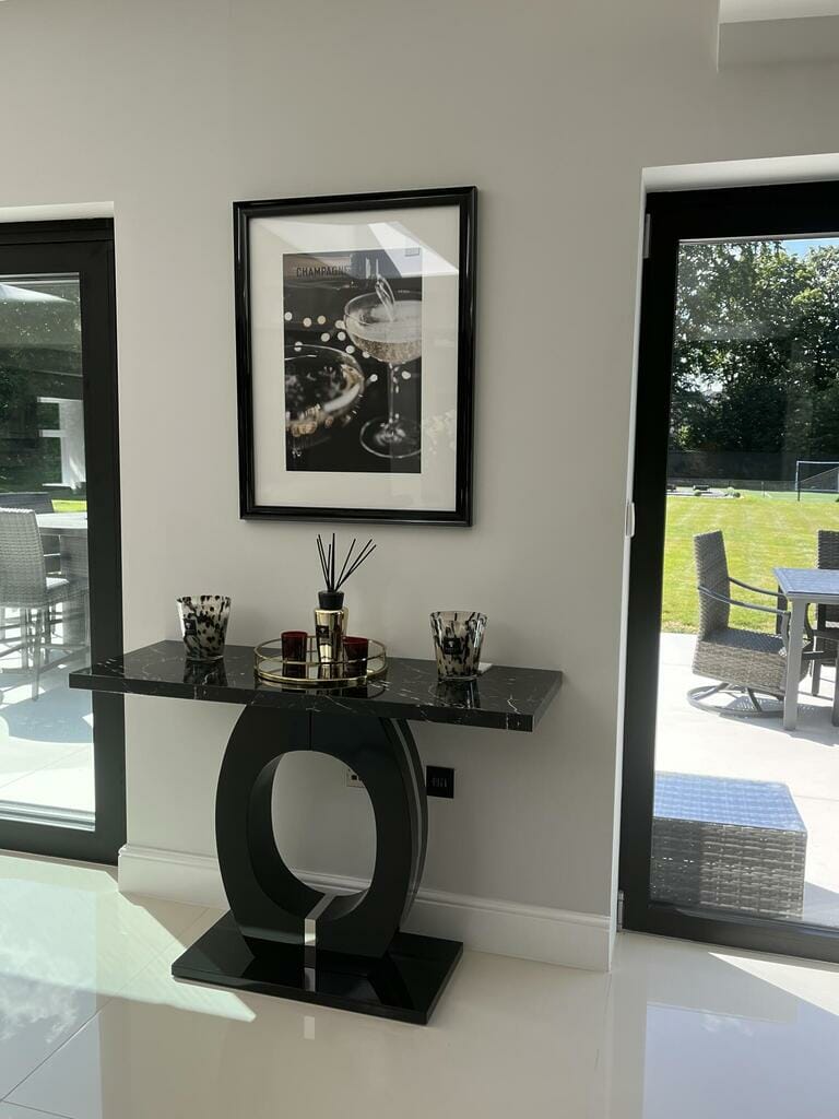 South London Detached Home image 17