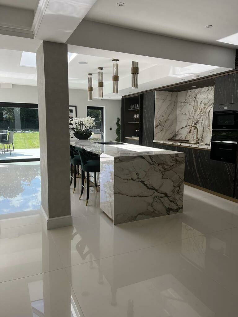 South London Detached Home image 4