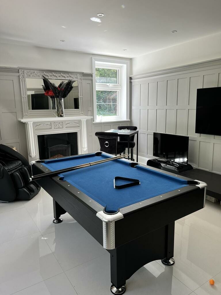 South London Detached Home image 12