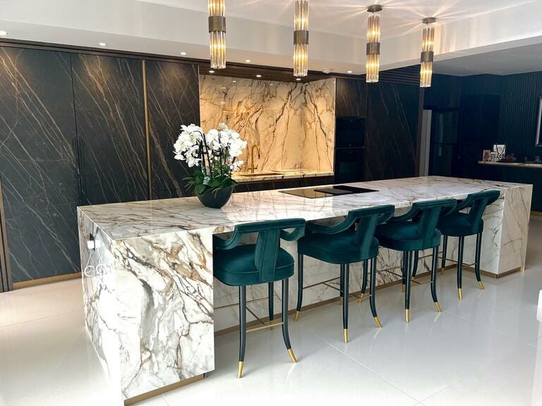 South London Detached Home image 1