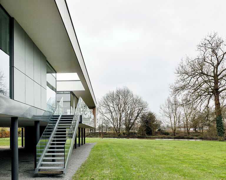 Contemporary Modern House image 12