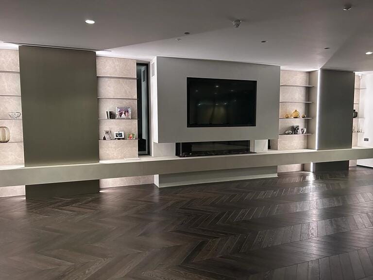 Contemporary Barnet Home image 14