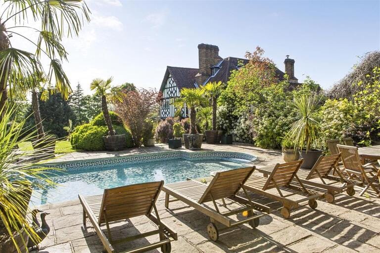 Surrey Tudor Manor image 12