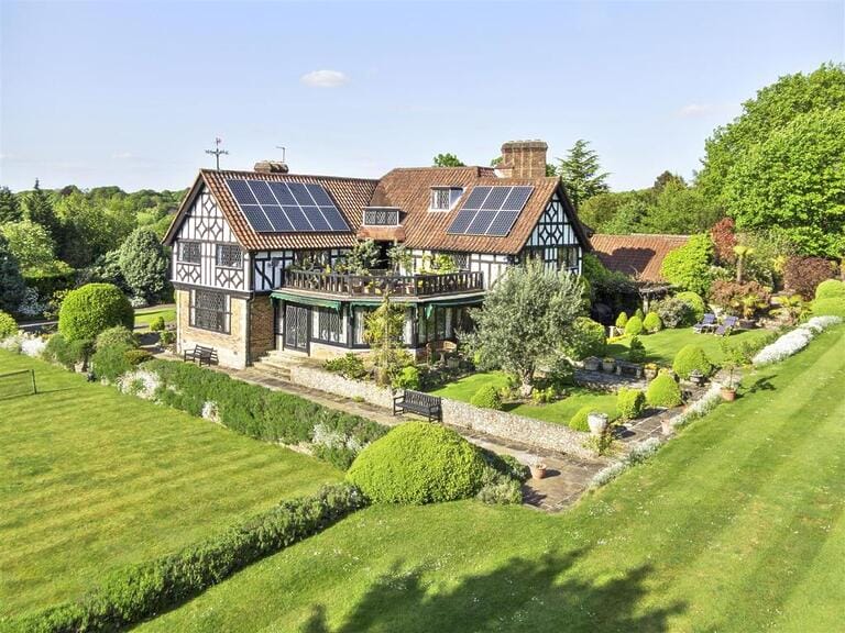 Surrey Tudor Manor image 17