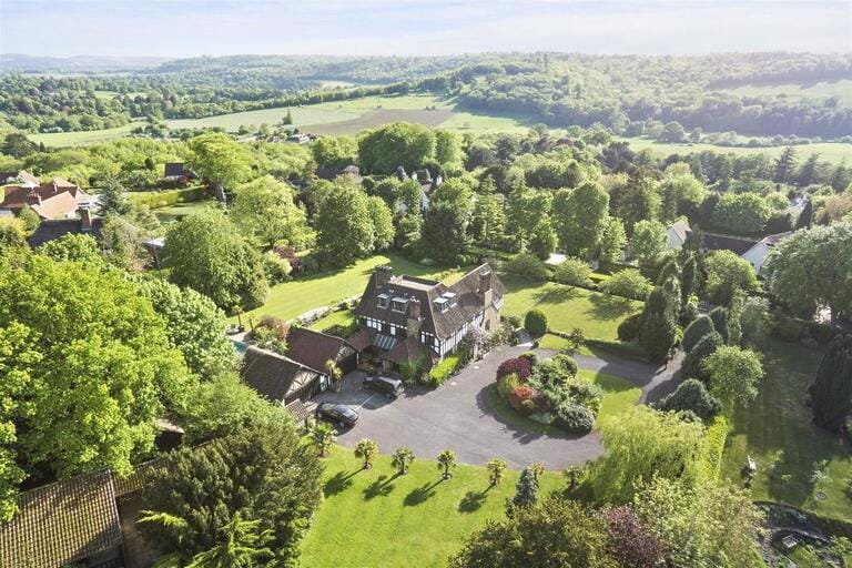 Surrey Tudor Manor image 15