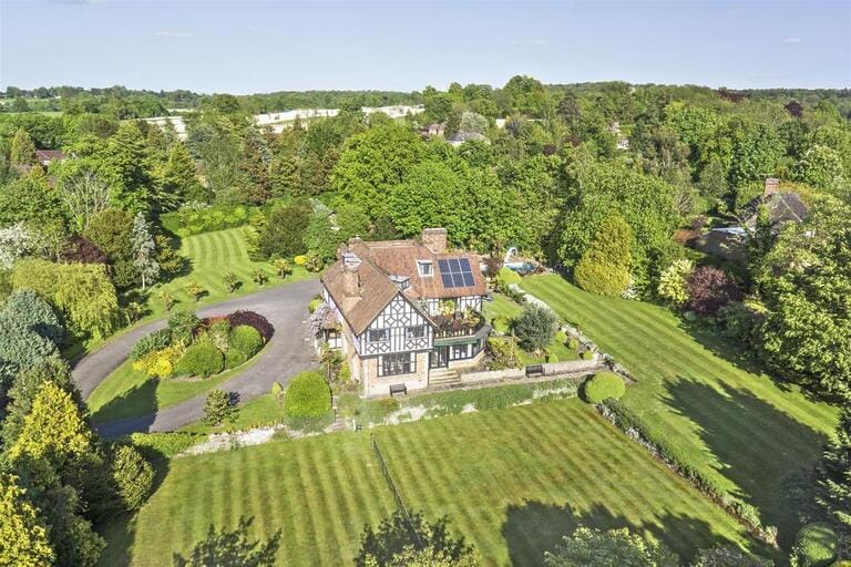 Surrey Tudor Manor image 16