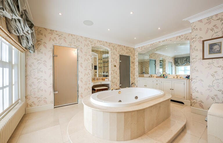 Bracknell Manor House image 33