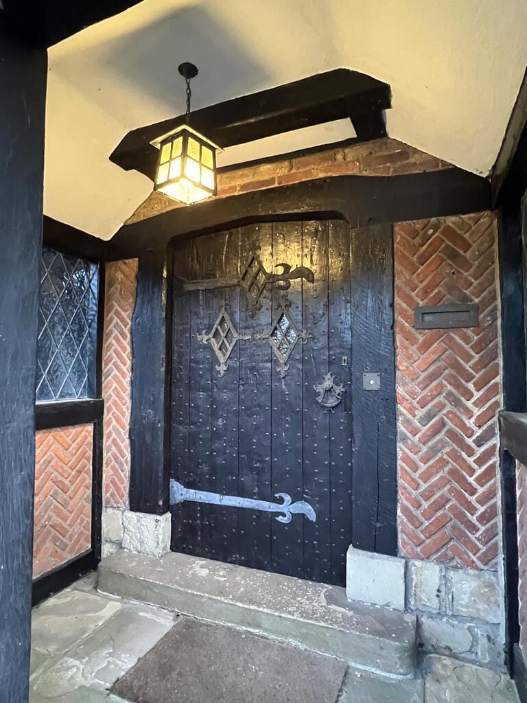 Surrey Tudor Manor image 3