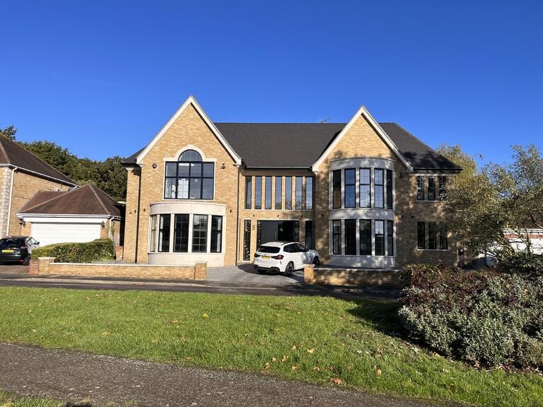 Contemporary Barnet Home image 19
