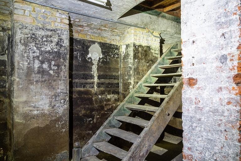 Barracks & Prison image 62