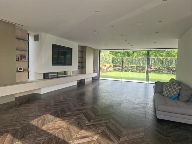 Contemporary Barnet Home image 15