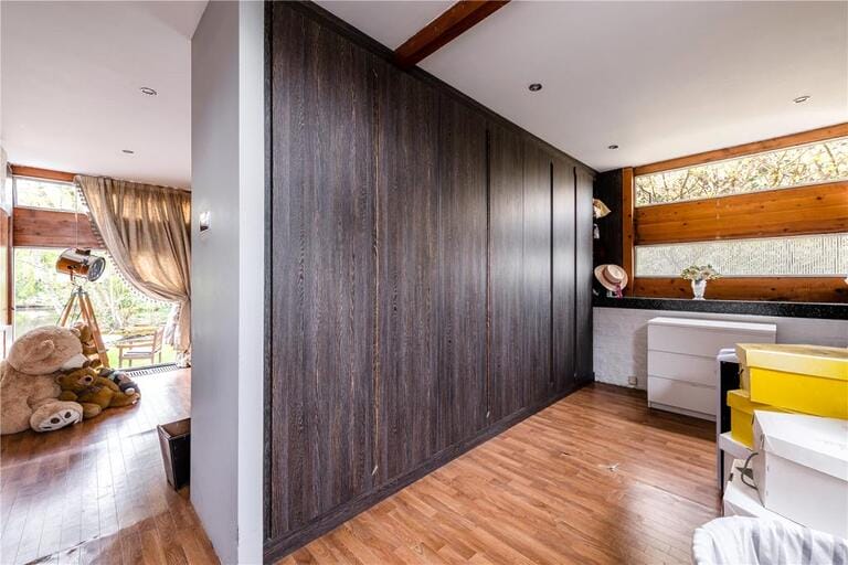 Modernist Bungalow image 22