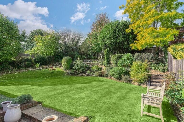 Suburban Bromley House image 35
