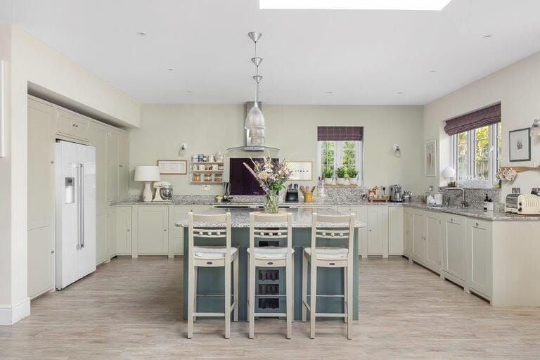 Suburban Bromley House image 5