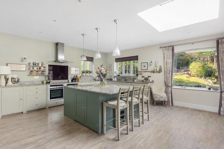 Suburban Bromley House image 6