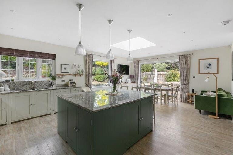 Suburban Bromley House image 8