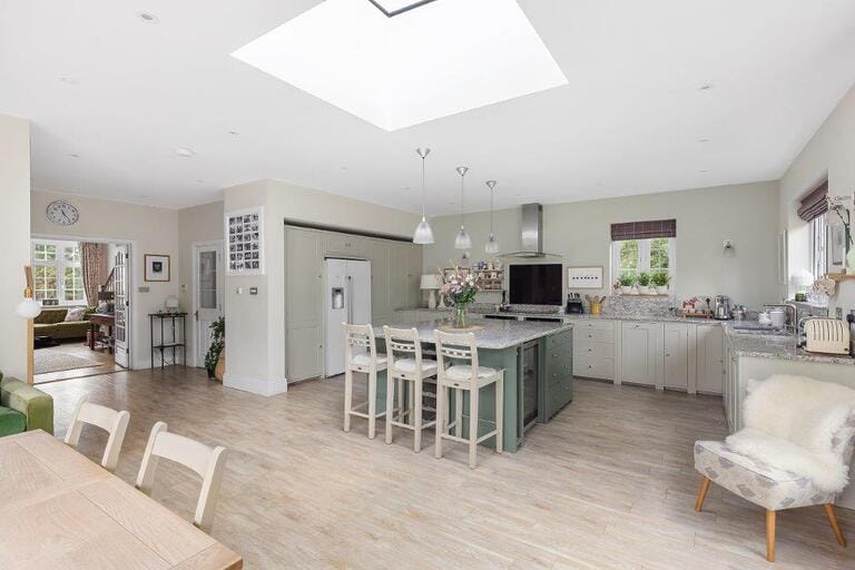 Suburban Bromley House image 9