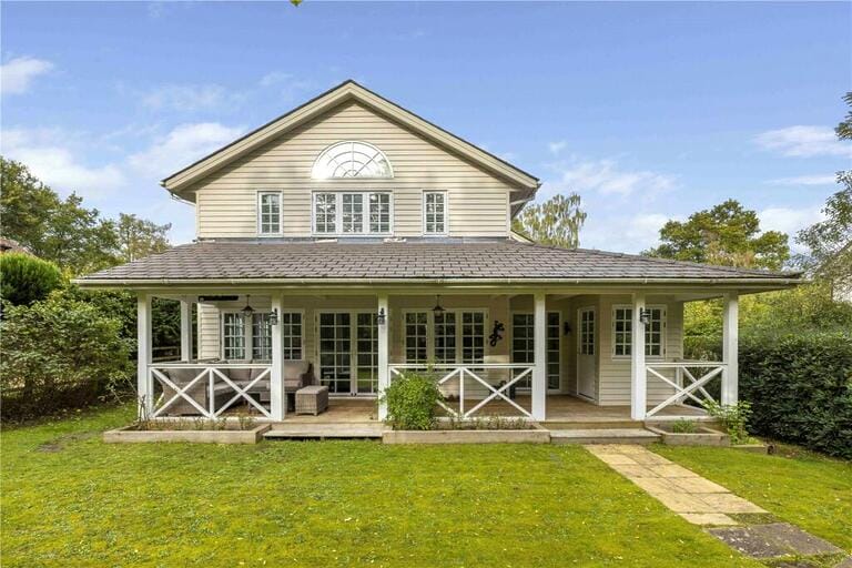 New England Home image 2