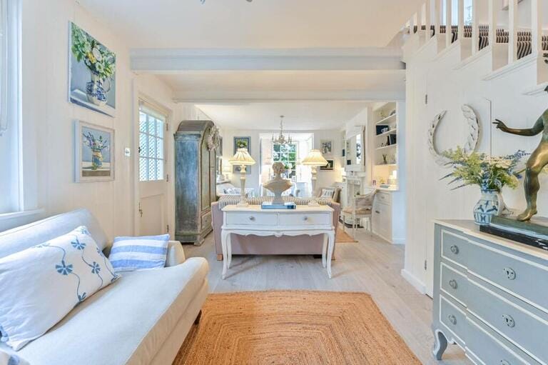 New England Cottage image 11