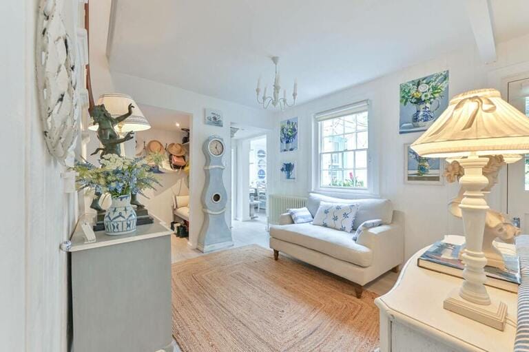 New England Cottage image 12