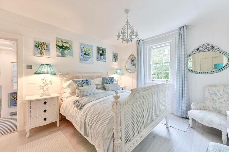 New England Cottage image 28