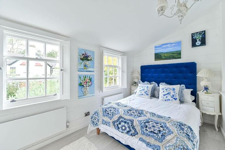 New England Cottage image 30