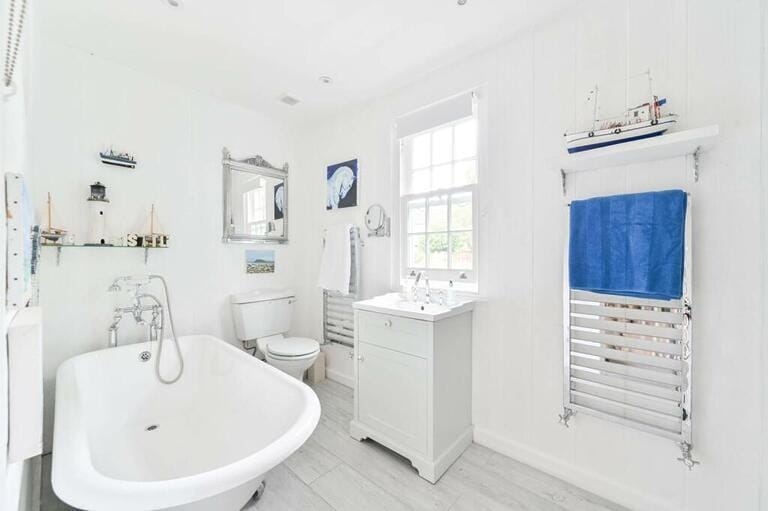 New England Cottage image 32