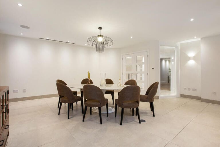 Modern Contemporary Home image 8