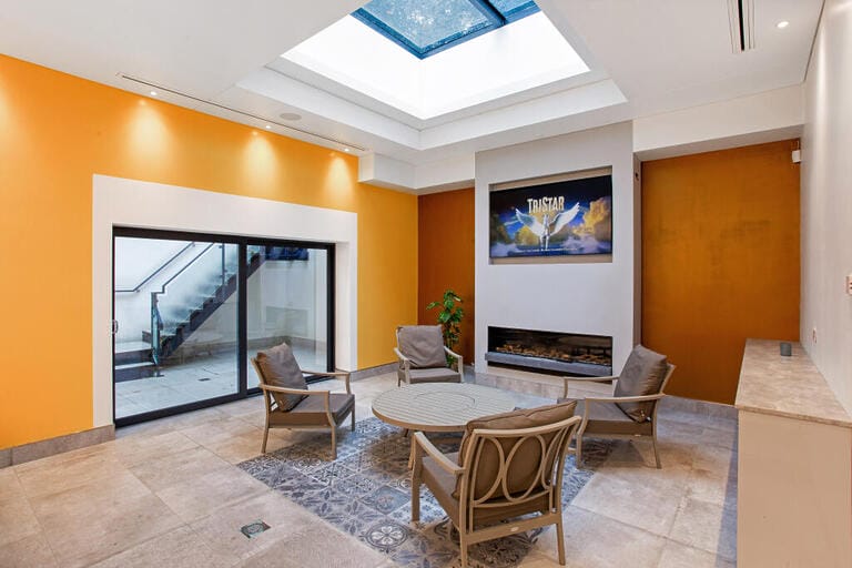 Modern Contemporary Home image 10