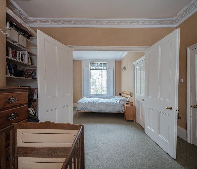 Classic Dated London Townhouse image 34