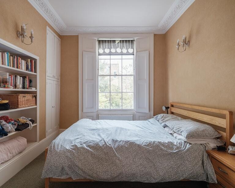 Classic Dated London Townhouse image 33