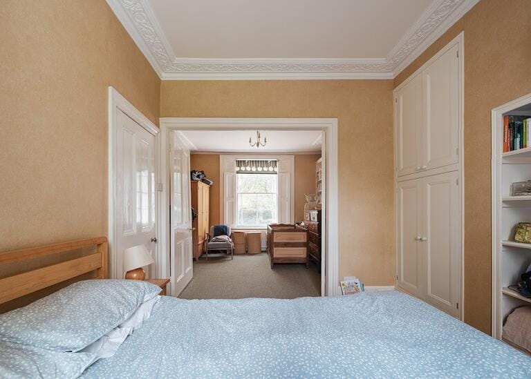 Classic Dated London Townhouse image 32