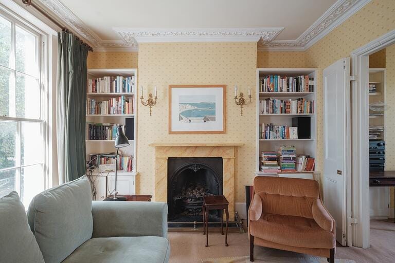 Classic Dated London Townhouse image 13