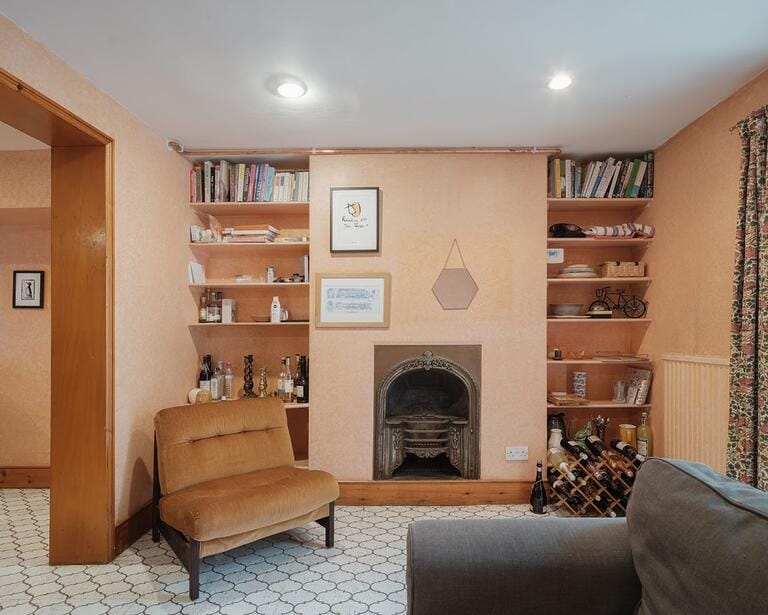 Classic Dated London Townhouse image 12