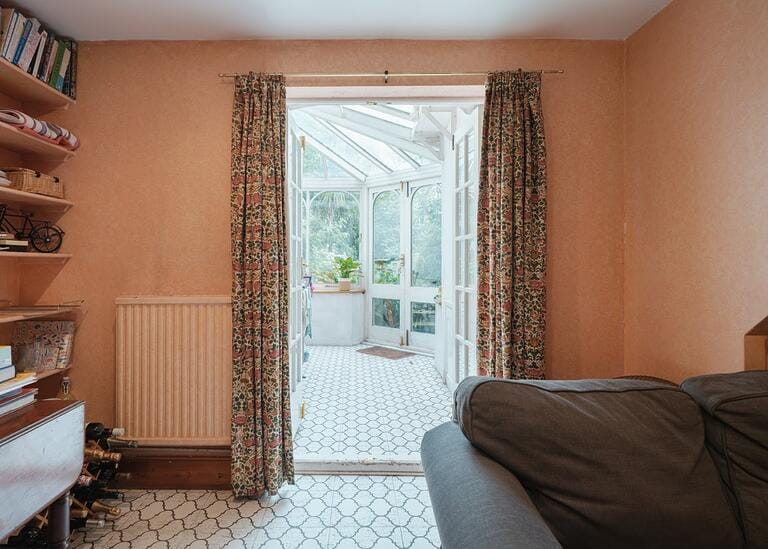 Classic Dated London Townhouse image 11