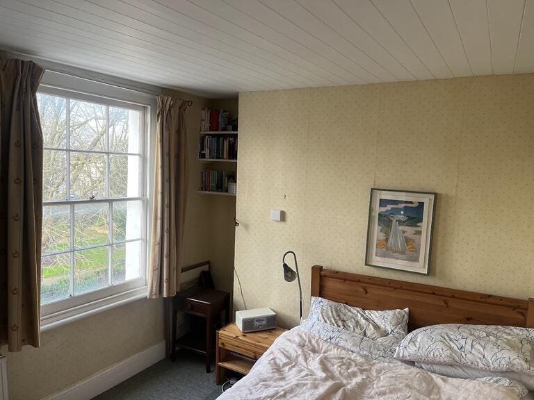 Classic Dated London Townhouse image 25