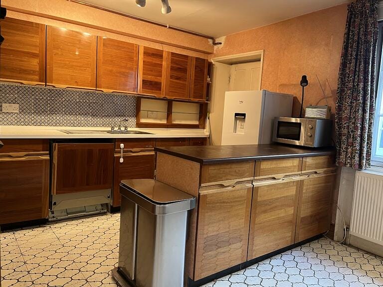 Classic Dated London Townhouse image 5