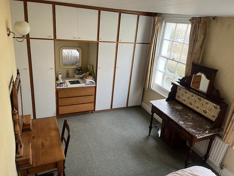 Classic Dated London Townhouse image 38