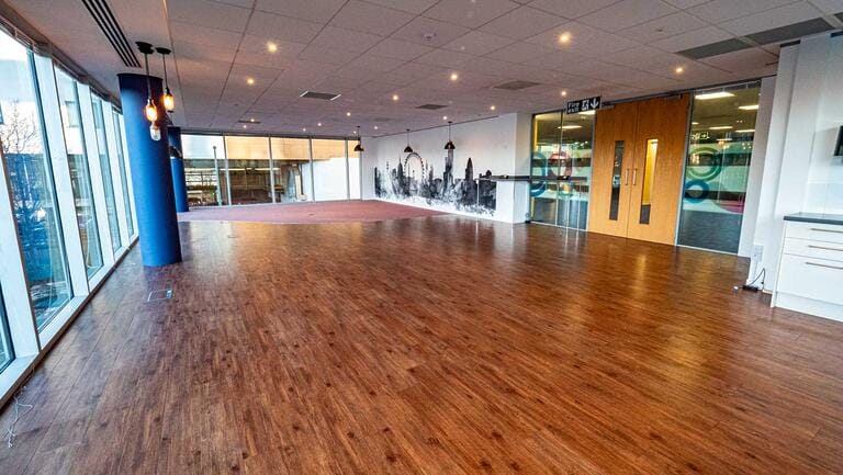 Modern Ealing Offices image 17
